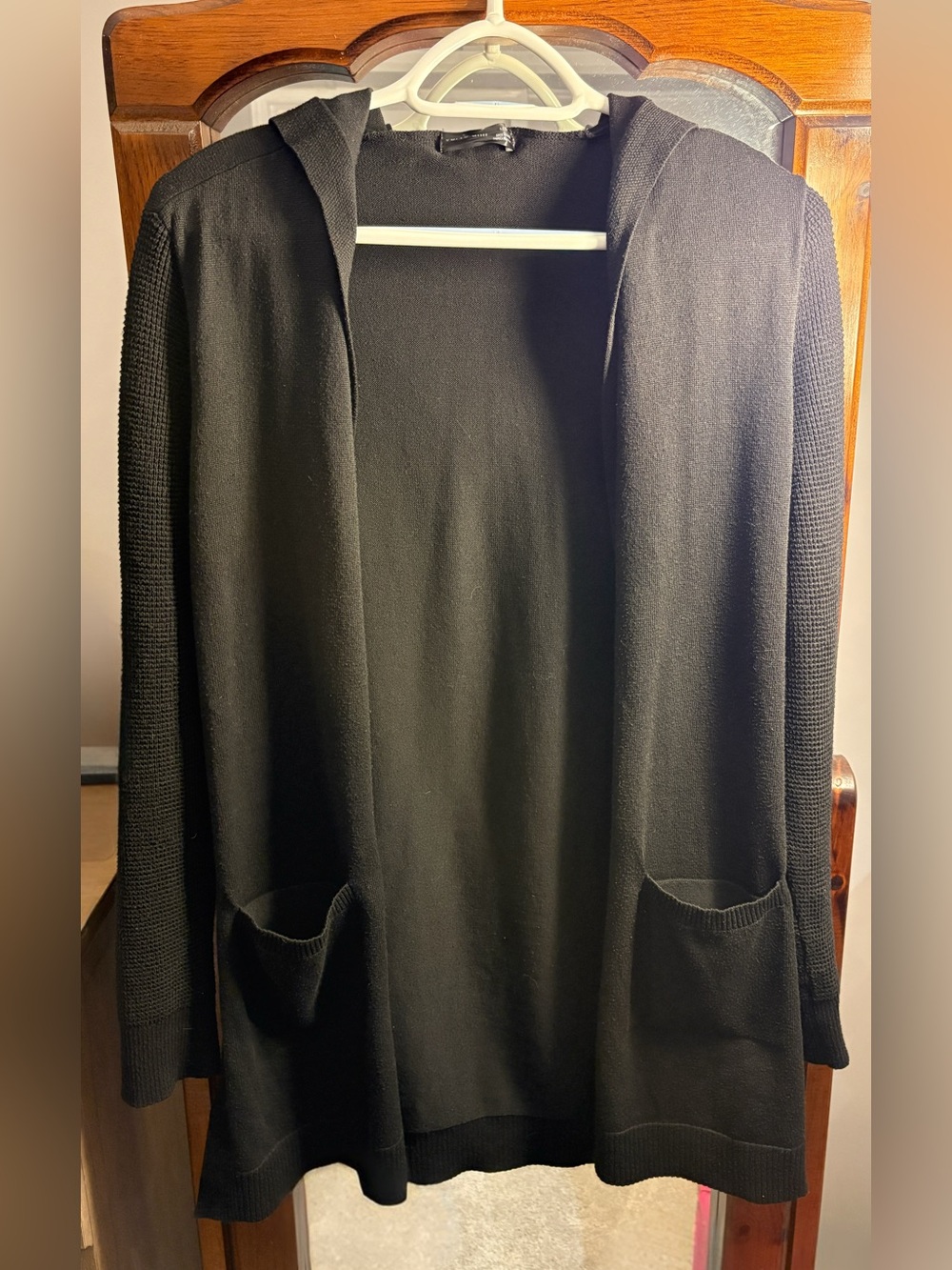 Verve ami Hooded Open-Front Cardigan with Pockets in Black